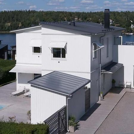 Water Facing Villa With Pool & Sauna Lidingo Exterior photo